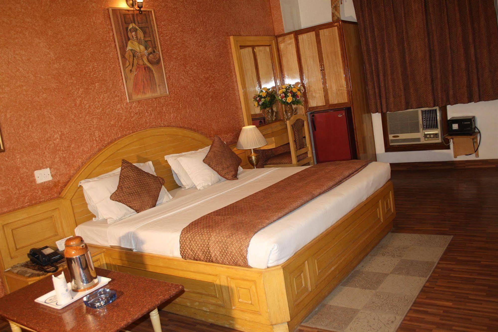 Hotel Rahul Palace Neu-Delhi Zimmer foto