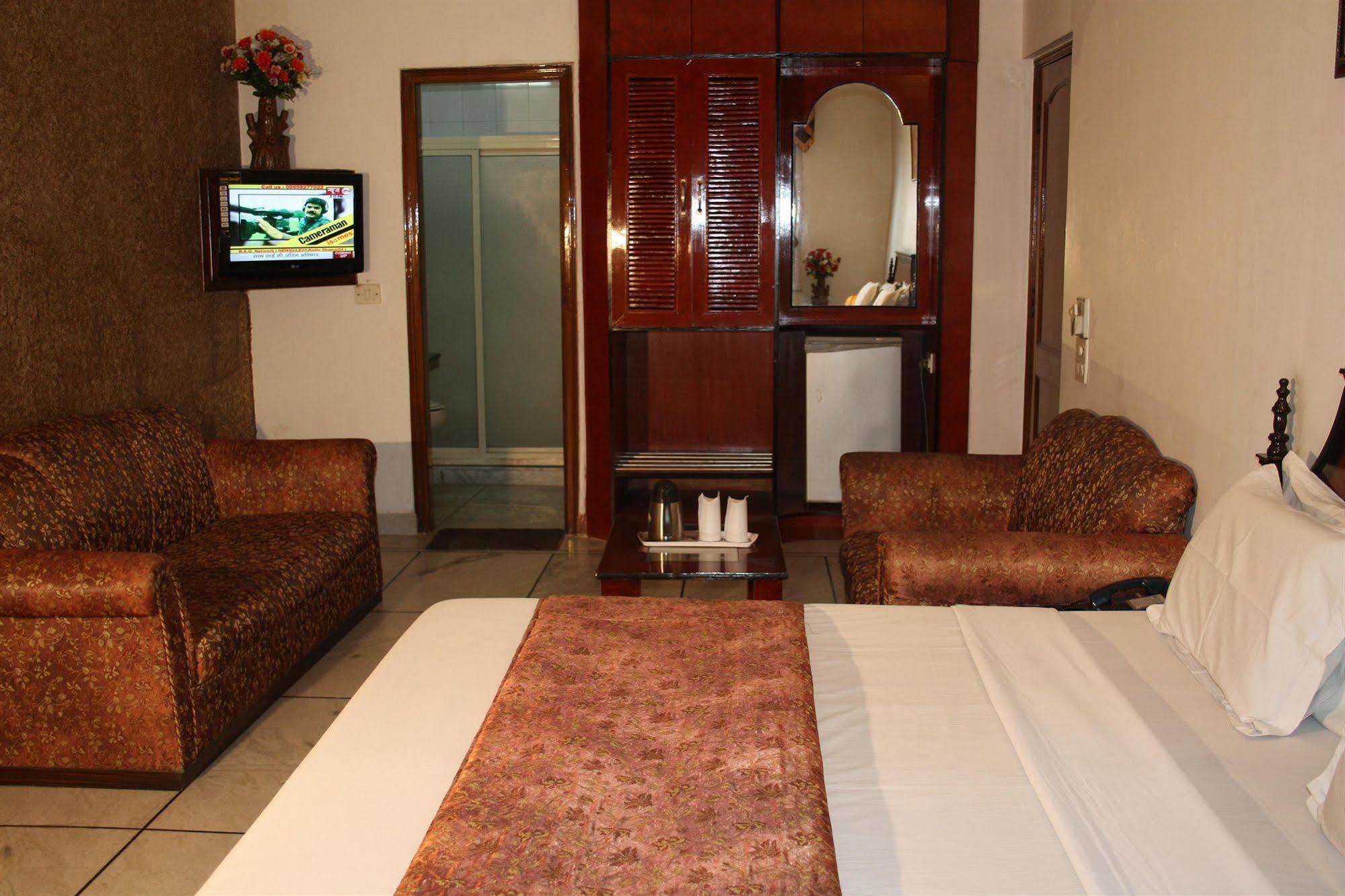Hotel Rahul Palace Neu-Delhi Exterior foto