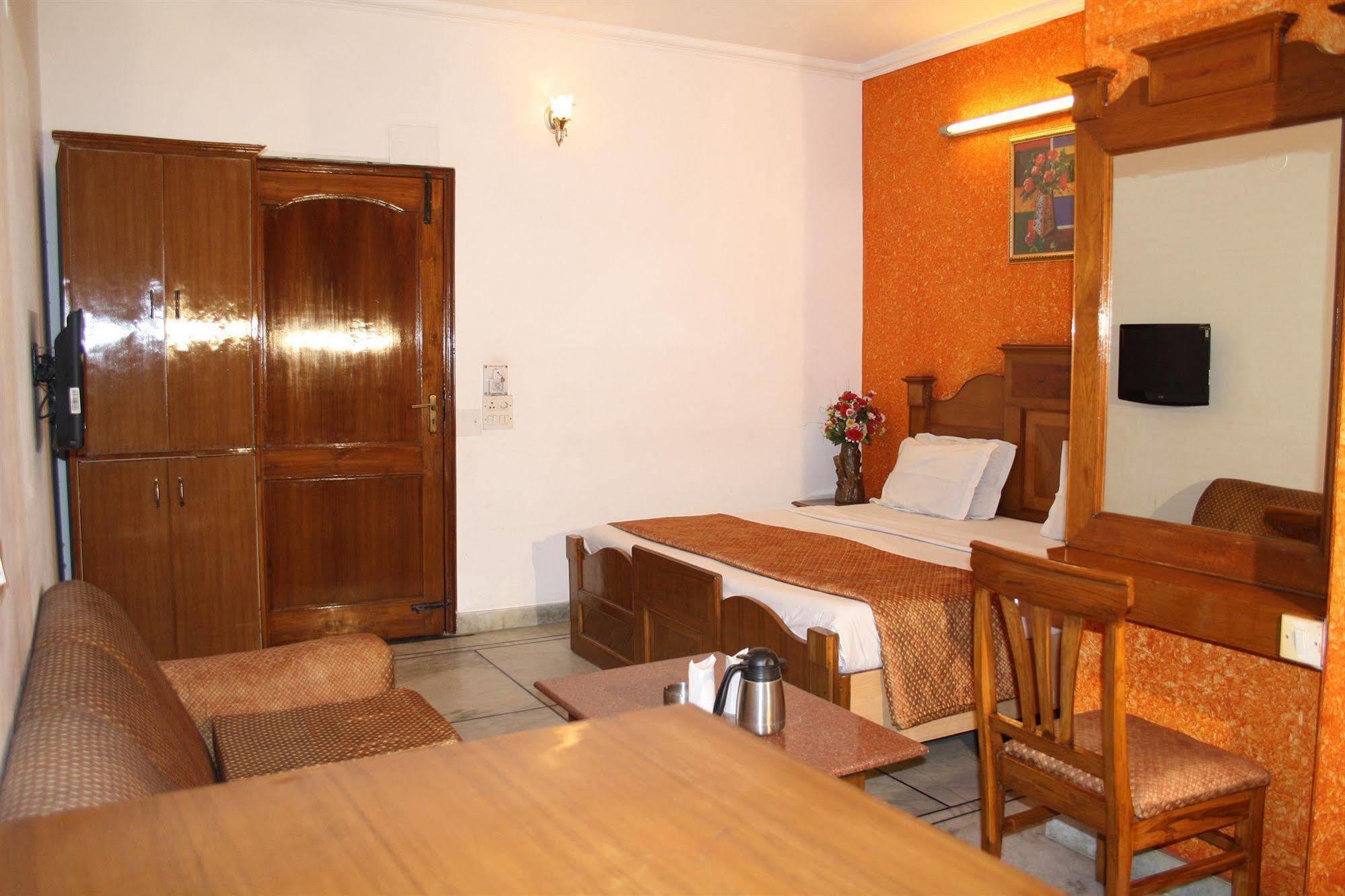 Hotel Rahul Palace Neu-Delhi Zimmer foto